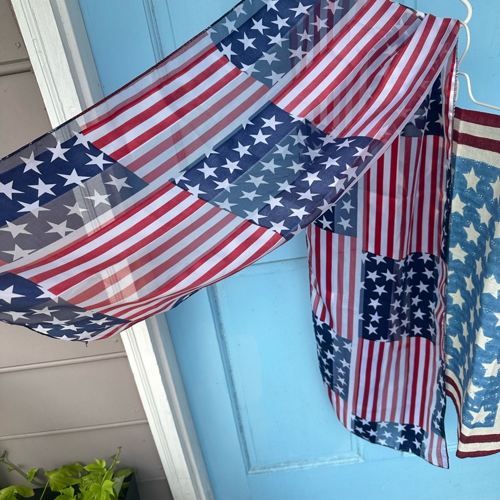 Two Vintage American Flag Scarves - Picture 12 of 14